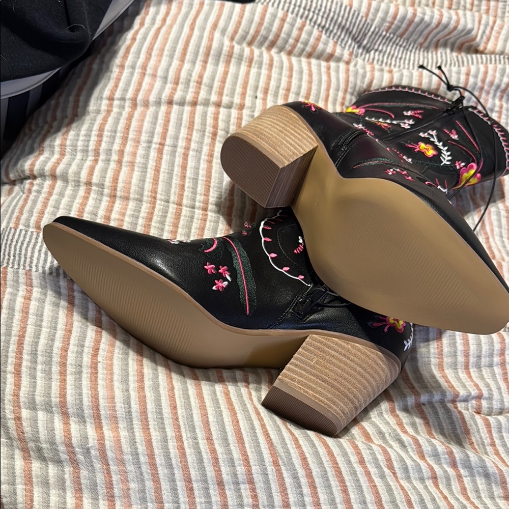 Floral Embroidered Black Ankle Boots - Picture 5 of 5
